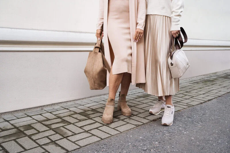 Ce încălțăminte alegi pentru o rochie midi iarna
