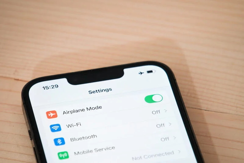 Ce înseamnă modul avion activat automat și cum îl dezactivezi