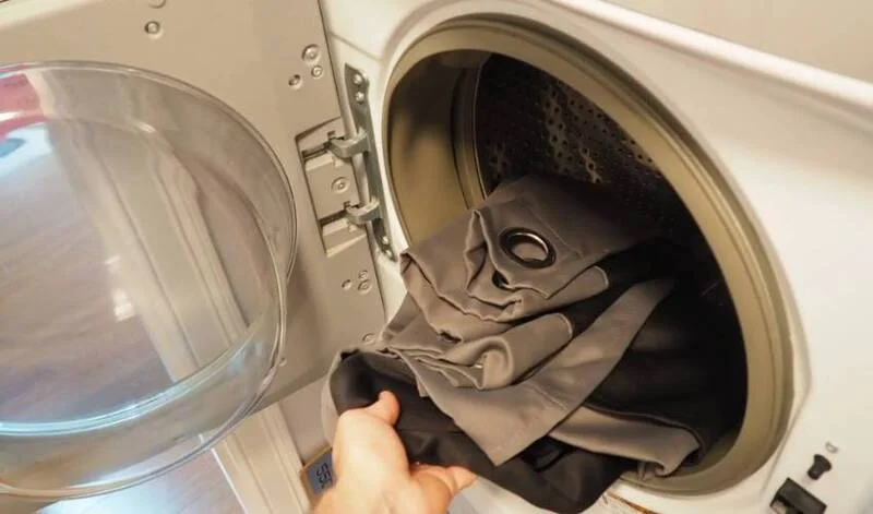 La ce temperatură se spală perdelele fără să se micșoreze