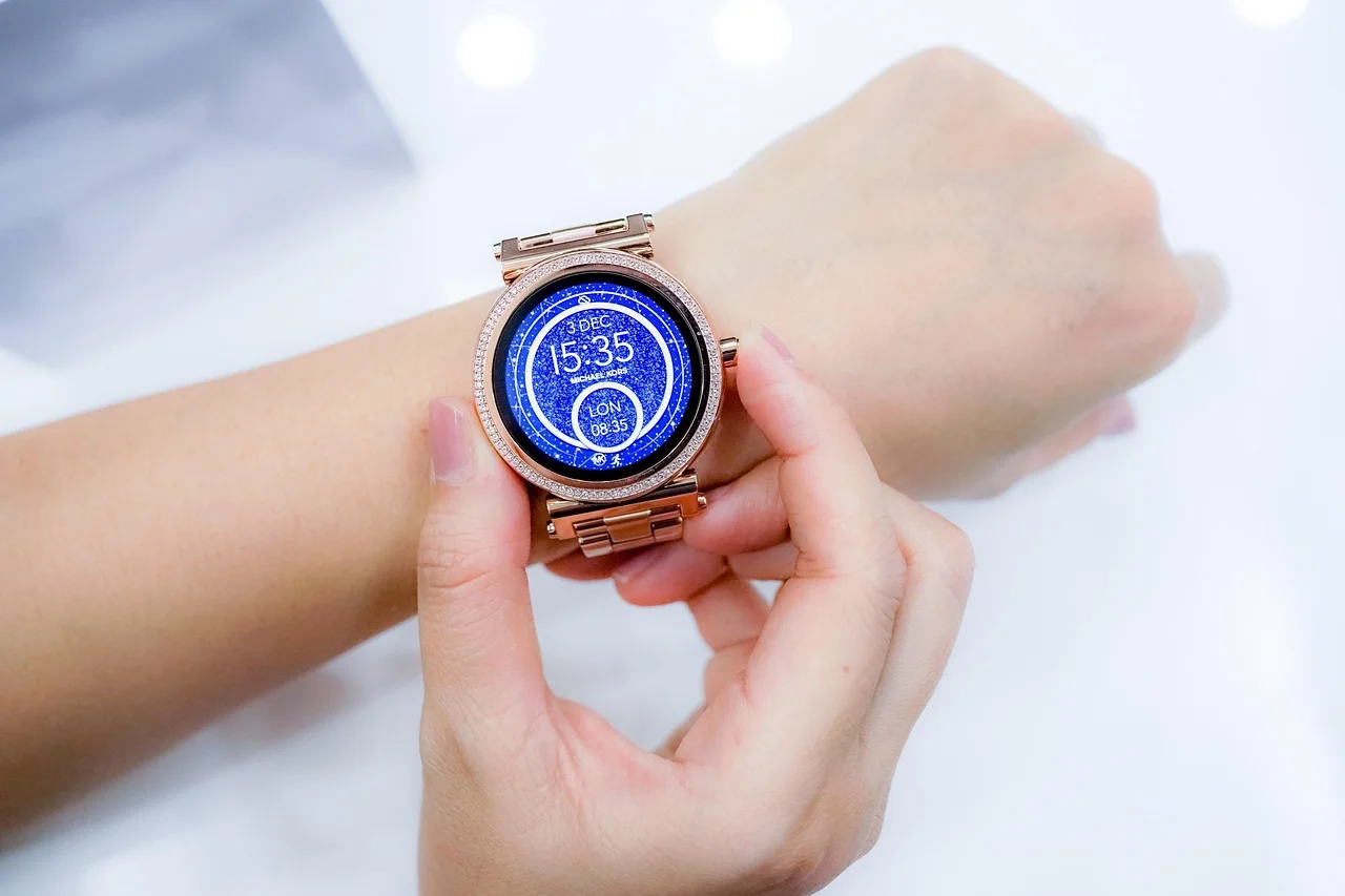 Cum instalezi aplicații pe un ceas inteligent cu sistem Android Wear